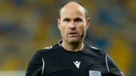Mateu Lahoz, ex árbitro, estalla por el penalti señalado a Ronald Araújo contra el Sevilla: “No es que no me haya parecido penalti, es que hacía mucho tiempo que no veía algo tan grave”