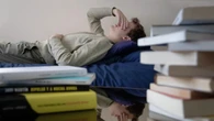 Los jóvenes, preocupados por su salud mental pero descuidados con la sexual