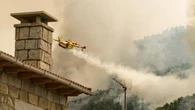 El incendio en Ávila ya ha desalojado 200 vecinos y sigue sin control, última hora en directo