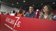Sánchez intenta reanimar al PSOE: “El capitán se queda a capear el temporal”