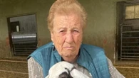 La iaia Angeleta habla claro sobre Roda de Ter: “En mi pueblo cada noche entran a robar en las casas; me da miedo salir a la calle y lo más triste es que nadie hace nada”