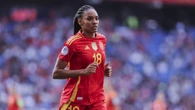 Salma Paralluelo sufre una lesión en la rodilla izquierda, pero evita la rotura de ligamento