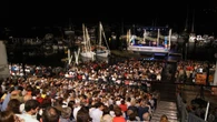 Una pañolada y sonora bronca surte su efecto y El meu avi “resucita” en la Cantada de Calella