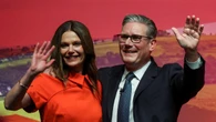 Starmer se revuelve contra los ultras pero acepta parte de su programa