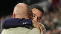 La tregua del mal llamado derbi entre el Girona y el Espanyol acaba en un abrazo