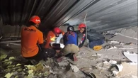 Un internado se derrumba en Indonesia mientras los estudiantes rezaban
