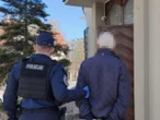 szok Senior z Gdyni przyłapany na gorącym uczynku. Oferował policjantom 5 tys. zł łapówki!