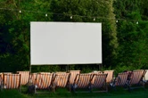 Wydarzenia w Warszawie „Prawie Kino Letnie” powraca! Zobacz kultowe hity za darmo w Ogrodzie BUW