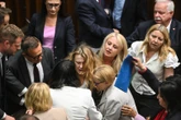 CHWILE GROZY PODCZAS OBRAD Katarzyna Piekarska nagle zasłabła w Sejmie. Posłowie rzucili się na pomoc