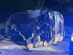 koszmarny wypadek Tragedia pod Warszawą. BMW dachowało, silnik znaleziono 100 metrów dalej!