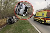 Wypadek Dachowanie Citroena pod Warszawą. Pijany kierowca zostawił rannego pasażera i uciekł