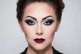 Strefa beauty Makijaż sceniczny, czyli jaki? Prekursor zawodu wizażysty w Polsce zdradza wszystkie tajniki makijażu gwiazdami