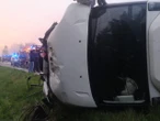 Incydent drogowy Przewrócony dostawczak zablokował drogę krajową. Duże utrudnienia dla kierowców
