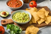 3 dipy do nachosów, które robią robotę – i sprawdzają się też przy grillu
