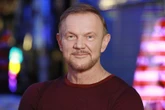 gwiazdy Tak zmienił się Cezary Pazura. Kultowy Kiler wciąż ma tę samą charyzmę