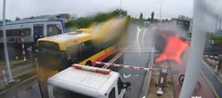 Niebezpieczeństwo na torach Pociągi znowu w Łomży. W sieci pojawiło się wstrząsające nagranie z przejazdu