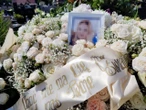 Ogromna tragedia Grób Magdaleny z Mszany Górnej utonął w białych różach. "Śmierć przyszła nagle i w sposób brutalny"