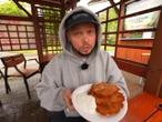 Książulo we Wrocławiu Książulo zachwycony plackami z Wrocławia. Wręczył naklejkę MUALA