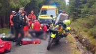DRAMAT w karkonoszach Tragedia na niebieskim szlaku. 50-latek walczył o życie, turyści ruszyli na ratunek
