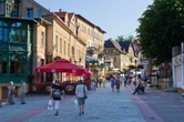 Uzdrowisko w Sudetach Sudecki kurort skrywa zaskakujący sekret. Na dachu teatru wznosi się polska Statua Wolności