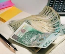 Dodatek dla nauczycieli Nawet 2590 zł wpłynie na konta w te wakacje. Pracownicy nie muszą składać wniosków