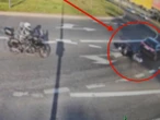 O włos od nieszczęścia! Motocyklistka zderzyła się z samochodem. Nagranie wszystko wyjaśnia