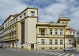 NIETYPOWE OGŁOSZENIE Ambasada Czech szuka kierowcy... i złotej rączki. Kandydat ma wozić dyplomatów i naprawiać urząd
