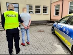 Kierowca za kratkmi Po szaleńczej jeździe zdezelowane BMW rozpadło się na dwie części. 16-letni Tomek już nie wrócił do domu