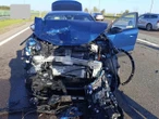 Wypadek na S12/17 Zderzenie dwóch aut na ekspresówce. Kierowca i pasażerka peugeota zabrani do szpitala
