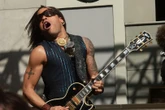 sceniczny ogień Ma 62 lata, a nadal robi wrażenie. Lenny Kravitz nie wypada z gry