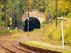 Architektura Wysadzili go 1 września 1939 roku. Najstarszy tunel kolejowy nadal tętni życiem