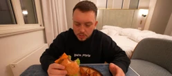 KSIĄŻULO TESTUJE ROOM SERVICE Książulo w luksusowym hotelu we Wrocławiu. Jedno danie go zniesmaczyło: "Okropne"