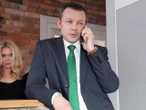 Barwy szczęścia Barwy szczęścia. Bruno pozna prawdziwą twarz Karoliny i będzie miał na nią haka! Domyśli się, co planuje jego zachłanna żona w nowym sezonie