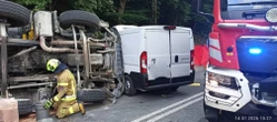 Wypadek w Czernichowie Betoniarka przewróciła się na zakręcie. Nie żyją kierowca i rowerzystka. Prokuratura ujawnia