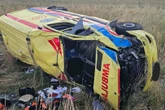tragedia Dramat na autostradzie A4! Dachowała karetka, ratownicy trafili do szpitala