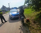 policja Tego nie spodziewali się policjanci, gdy zatrzymali pojazd do kontroli. Na motocyklu siedziała dwójka dzieci