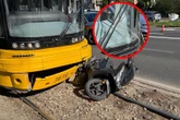Wypadek w Warszawie Groźny wypadek na Pradze-Południe. Motocyklista wjechał wprost pod tramwaj