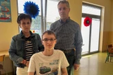 wyjątkowy piknik charytatywny 17-letni Dominik stracił obie nogi pod kołami pociągu. Teraz mówi: „Chcę wrócić do szkoły i zdać maturę”