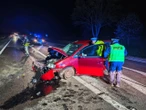 Wypadek Samochód uderzył w ciągnik z opryskiwaczem. Trzy osoby trafiły do szpitala