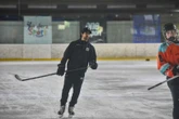 Relacja z Hockey Campu "Chcemy, aby każdy dzieciak poczuł się, jak ryba w wodzie". Tak wygląda camp dla młodych sportowców w Toruniu