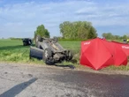 KOSZMAR NA DRODZE Dwa samochody dachowały. Tragiczna śmierć 27-latka