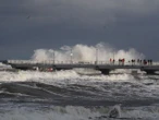 Alerty pogodowe Pogodowy horror nad Bałtykiem. Zamknięte molo, groźnie na plażach!