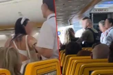 szok Awantura na pokładzie samolotu! Film z Polkami wywołał burzę. Panna młoda i jej koleżanki wyprowadzone z pokładu