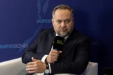 Konrad Gołota z Nowej Lewicy dla "SE" Wiceminister aktywów państwowych: Bólem głowy będzie, co po SAFE