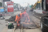 "Dobrze, że remontują!" Paraliż centrum Warszawy. Auta stanęły w korkach po zwężeniu Al. Jerozolimskich. Gigantyczny remont do wakacji