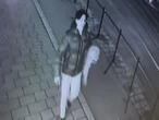 Apel policji Atak ostrym narzędziem w centrum Krakowa. Policja publikuje wizerunek sprawcy. Rozpoznajecie go?