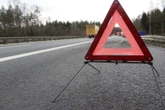 Potworny wypadek Wymieniali koło w ciężarówce. Jedna osoba nie żyje, trzy są ranne. Tragedia na A2