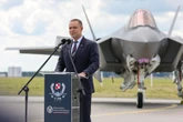 uroczystość w łasku Myśliwce F-35 w Siłach Zbrojnych RP. Nawrocki zrobił coś, co zaskoczyło wszystkich!