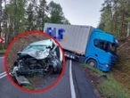 dramat na drodze Koszmarny wypadek na Pomorzu! Młody kierowca cudem przeżył zderzenie z ciężarówką