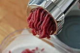 wiadomości 4,5-latek włożył rękę do maszynki do mięsa